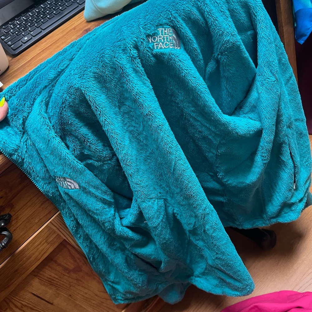 Gently used north face women smoke free home , very well taken care of